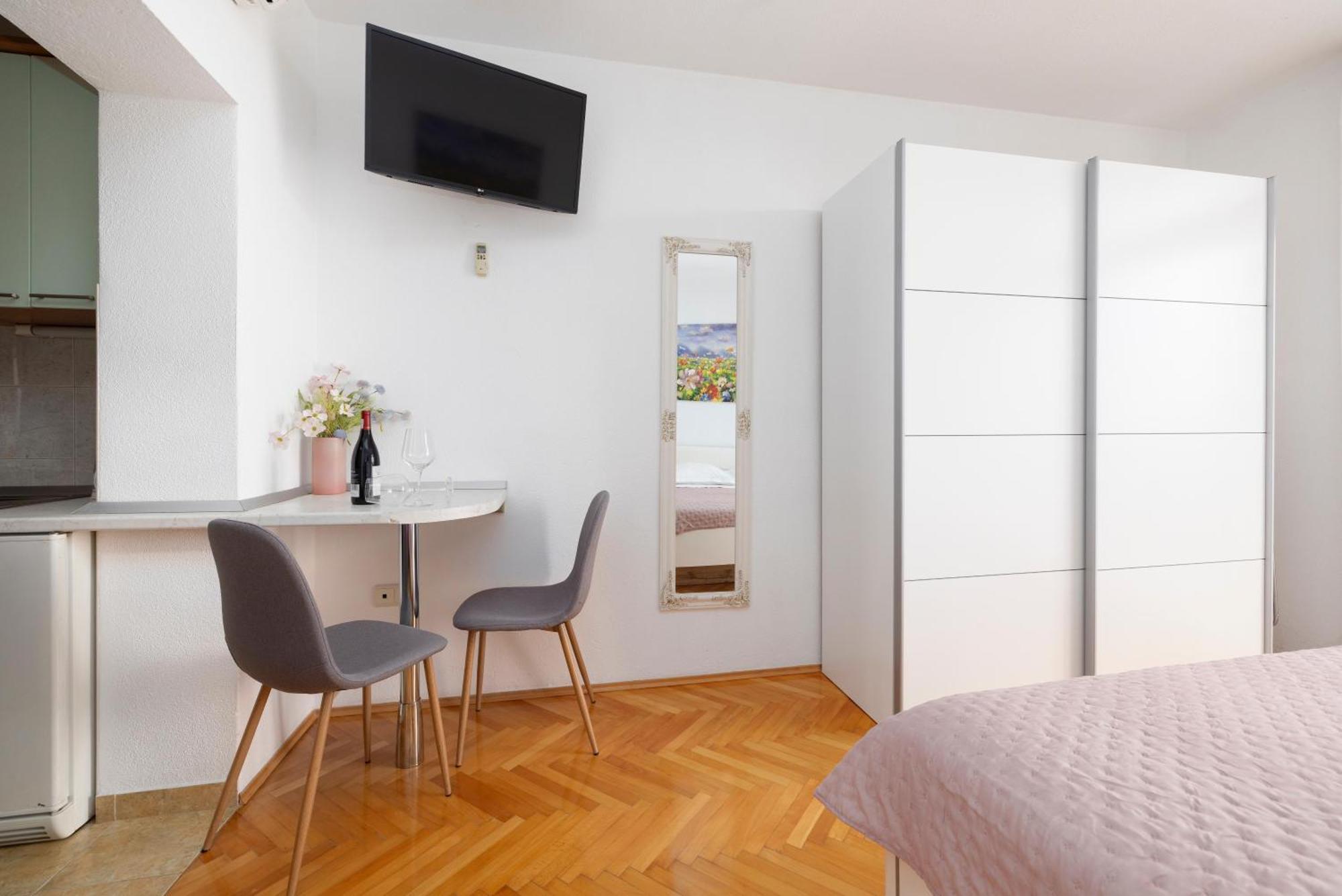 Apartments Niki Brela Eksteriør bilde