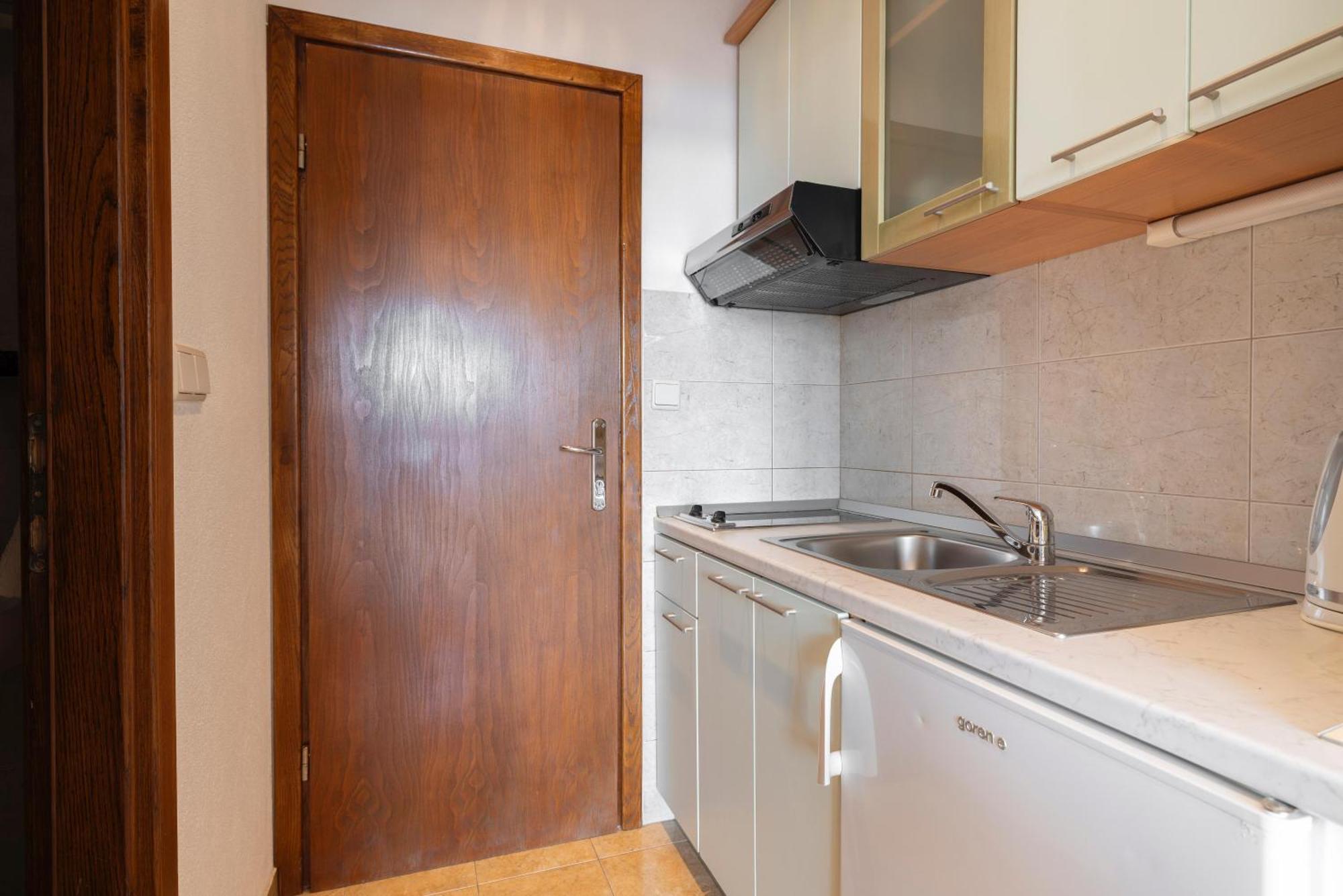 Apartments Niki Brela Eksteriør bilde